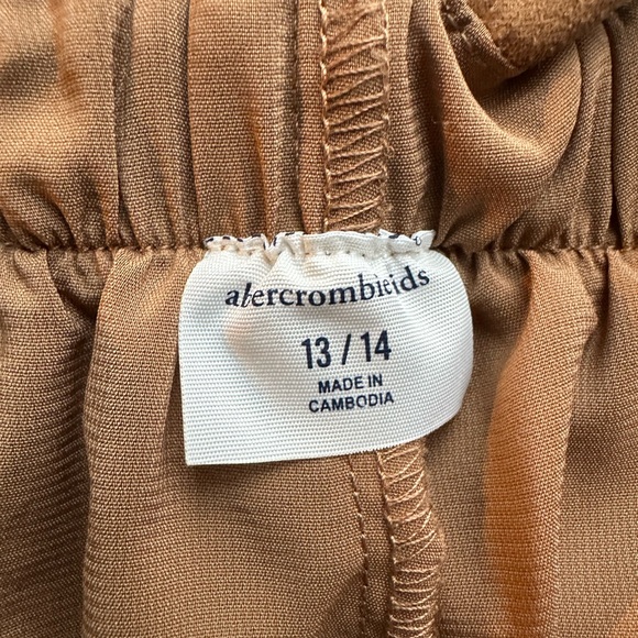 NWT! 🔥 Abercrombie Girls’ Belted Faux Suede Skort 13/14 - Picture 4 of 5